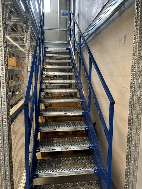 scaffalatura-passerella-settore-automotive