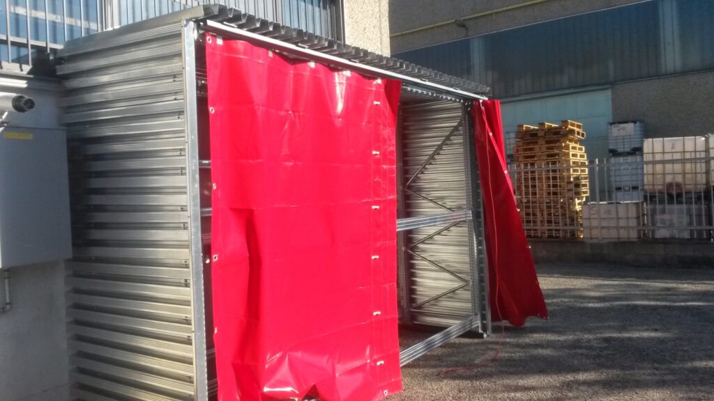 Scaffalatura esterna con tettoia